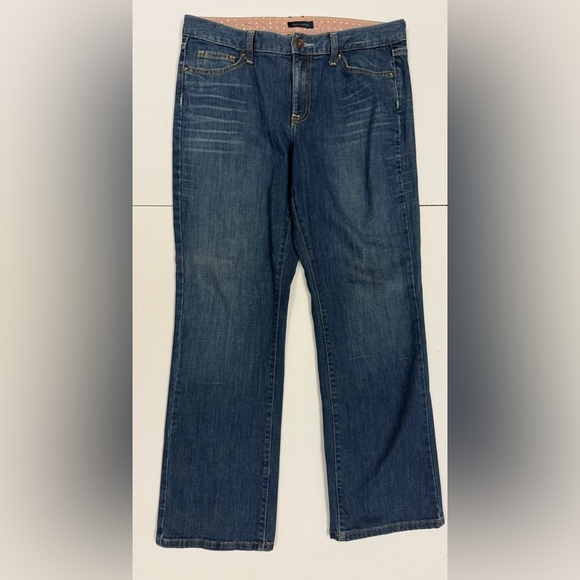 Tommy Hilfiger Women’s size 8 Straight Leg Jeans Medium-dark Wash, Mid Rise - Picture 1 of 8